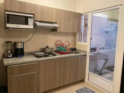 Una cocina o zona de cocina en Paraiso Familiar Laguna Alberca y WiFi 150 Mbps