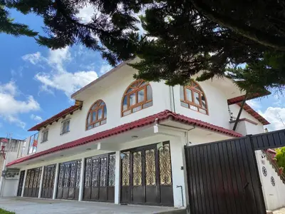Edificio en el que se encuentra la habitación en casa particular
