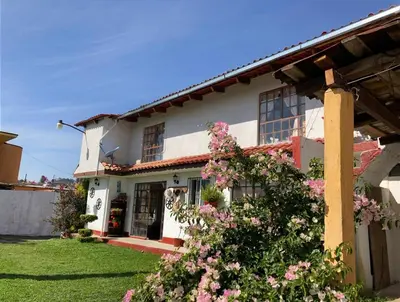 Edificio en el que se encuentra la habitación en casa particular