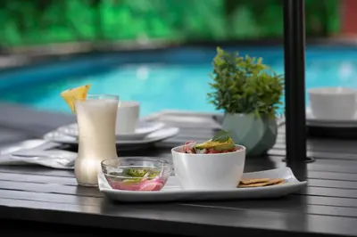 Comida en o cerca de este hotel