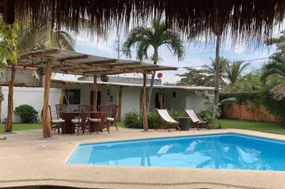 Piscina en o cerca de 6BR Casa Privada en Pie de la Cuesta