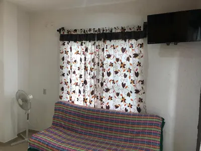 Una televisión o centro de entretenimiento en Los Robles
