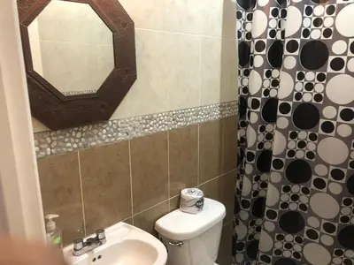Un baño de Los Robles