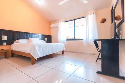 Cama o camas de una habitación en Stunning Duplex near the beach