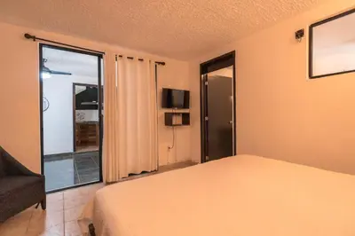 Cama o camas de una habitación en Stunning Duplex near the beach