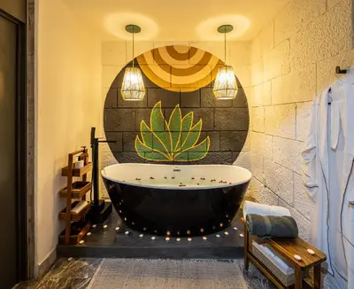 Un baño de Rooftop Hot Tub! 3 levels, 5Bedroom in Villa Noria