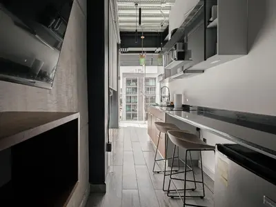 Una cocina o zona de cocina en The Palm Loft Modern Comfort with a Fully Equipped Kitchen