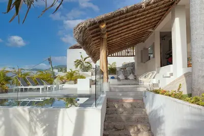 Un balcón o terraza de Casa con vista a la bahía