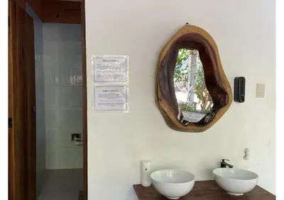 Un baño de Maracuyá Zipolite Hostel & Gym , Fast Wifi , Yoga Platform