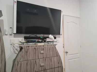 Una televisión o centro de entretenimiento en Hermoso Pent House en Armando's Le Club Se Renta