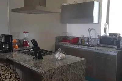 Una cocina o zona de cocina en Precioso departamento en Acapulco Diamante