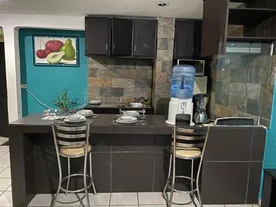 Una cocina o zona de cocina en Bonito Departamento Verde con terraza