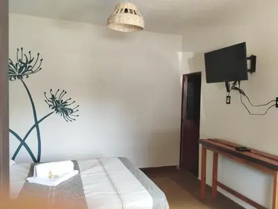 Una televisión o centro de entretenimiento en Calli Sofi Posada