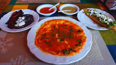 Comida en o cerca de este hotel