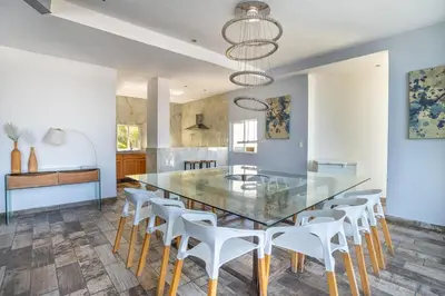 Una cocina o zona de cocina en LUXO Casa en Acapulco Zona Brisas Guitarrón con vistas espectaculares y 2 albercas