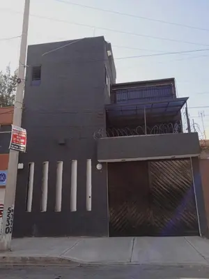 Edificio en el que se encuentra la habitación en casa particular