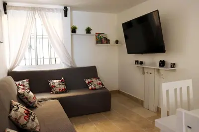 Una televisión o centro de entretenimiento en Benavente, Casa hogareña para familias grandes