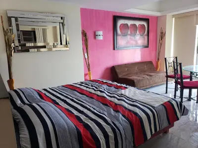 Cama o camas de una habitación en Hotel Torres Gemelas vista al mar a pie de playa