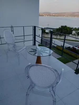 Un balcón o terraza de Casa entera en exclusiva privada