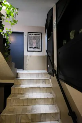 Una televisión o centro de entretenimiento en Compact Studio Apartment Casa Icacos Apt 5