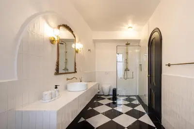 Un baño de HOLT Hotel De Mi Independencia Double Queen Room