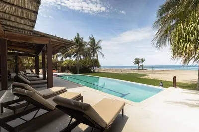 Piscina en o cerca de Oceanfront Casa Rhino