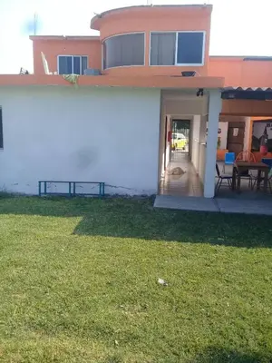 Edificio en el que se encuentra el hostal o pensión