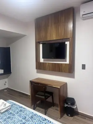 Una televisión o centro de entretenimiento en Hotel Jar8 Bule