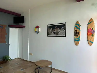 Una televisión o centro de entretenimiento en Hotel Jar8 Bule