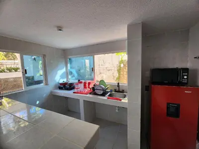 Una cocina o zona de cocina en Secretos del Sol Acapulco villas a 5 minutosdel mar