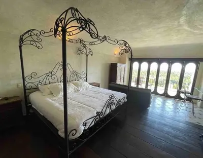 Cama o camas de una habitación en Beautiful apartment fully restored after OTIS in Acapulco Diamante