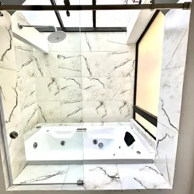 Un baño de Departamento tipo LOFT cerca de hospital Angeles