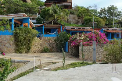 Edificio en el que se encuentra el hostal o pensión